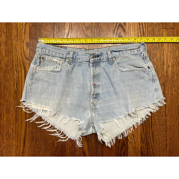 Vintage Levis 501 Blue Denim Cut Off Raw Hem Summer Shorts Women's Size 33 - Picture 6 of 10